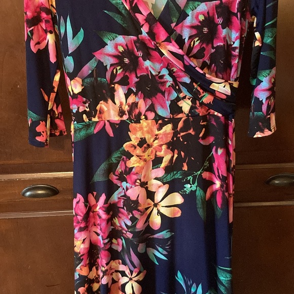 Dress - Picture 3 of 10